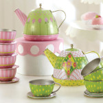 Aww yeh! A tea set!